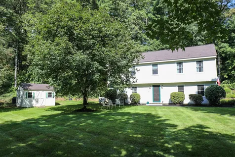 6 Gregg Circle Londonderry NH 03053