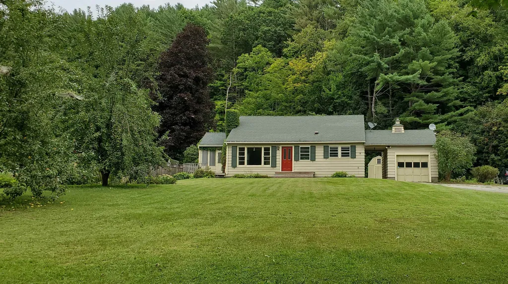27 Elmore Court Royalton VT 05068
