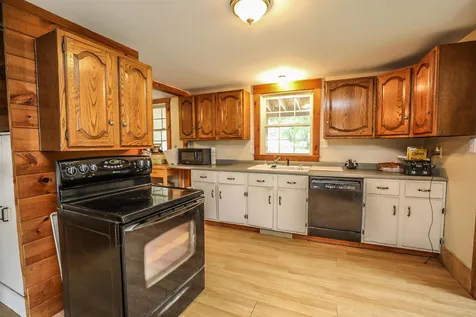 17 Seagroves Street Wilton NH 03086
