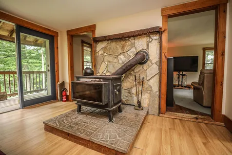 17 Seagroves Street Wilton NH 03086