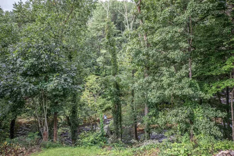 17 Seagroves Street Wilton NH 03086