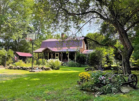 39 Pineapple Place Barnet VT 05821