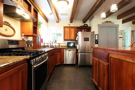 39 Pineapple Place Barnet VT 05821