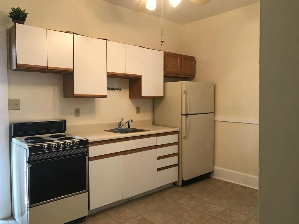 387 Hanover Street Manchester NH 03104