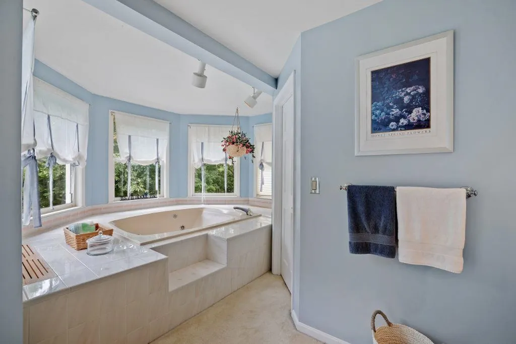 46 Hyatt Lane Laconia NH 03246
