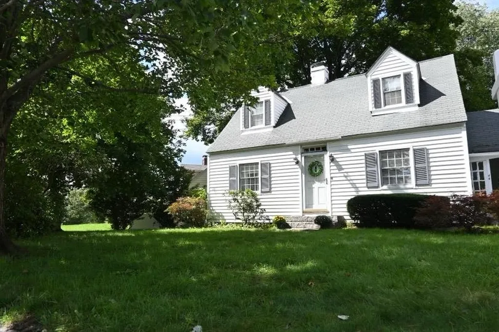 44 Shaw Street Manchester NH 03104