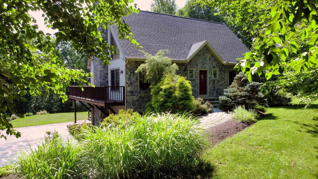 118 South Road Deerfield NH 03037
