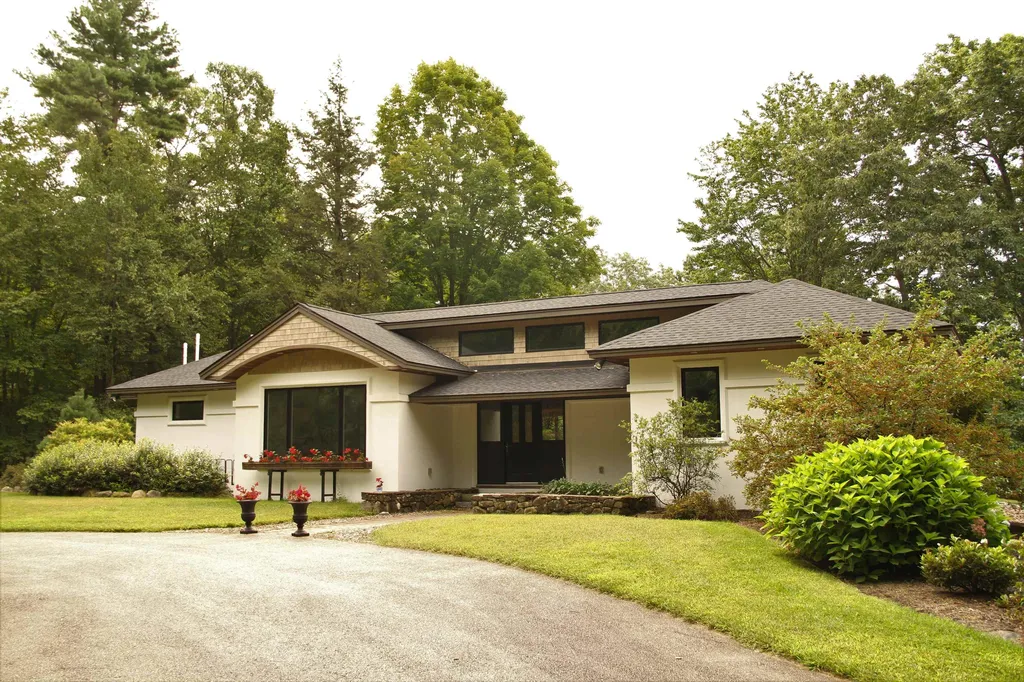 9 Aspen Hill Drive South Hampton NH 03827