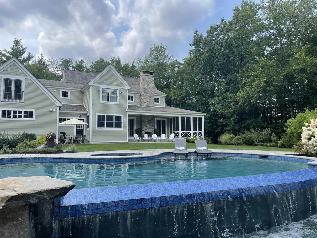 28 Bartlett Drive Bedford NH 03110