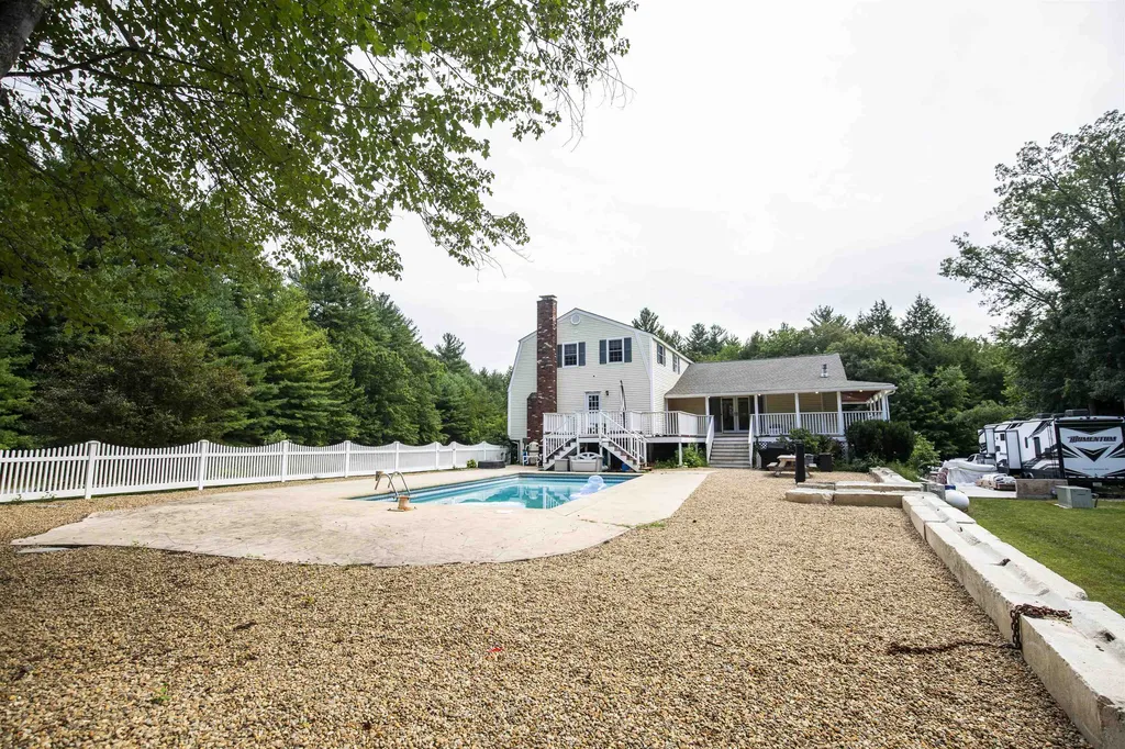 37 Yellowstone Drive Londonderry NH 03053