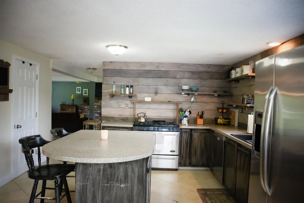 86 Horse Corner Road Chichester NH 03258