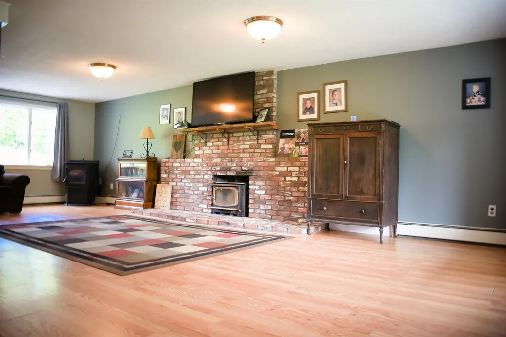 86 Horse Corner Road Chichester NH 03258