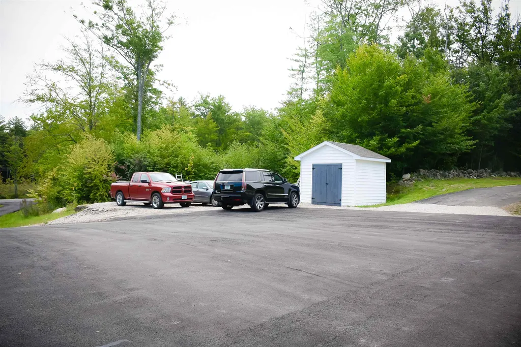 86 Horse Corner Road Chichester NH 03258