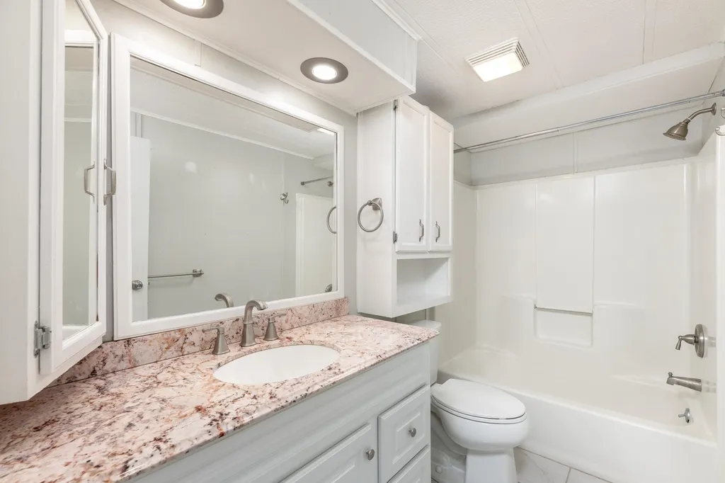 26 Sandpiper Path North Hampton NH 03862