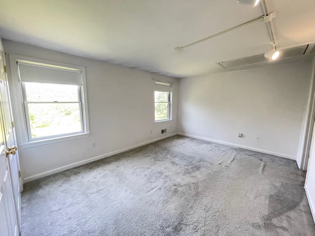419 Ledgeview Drive Rochester NH 03839