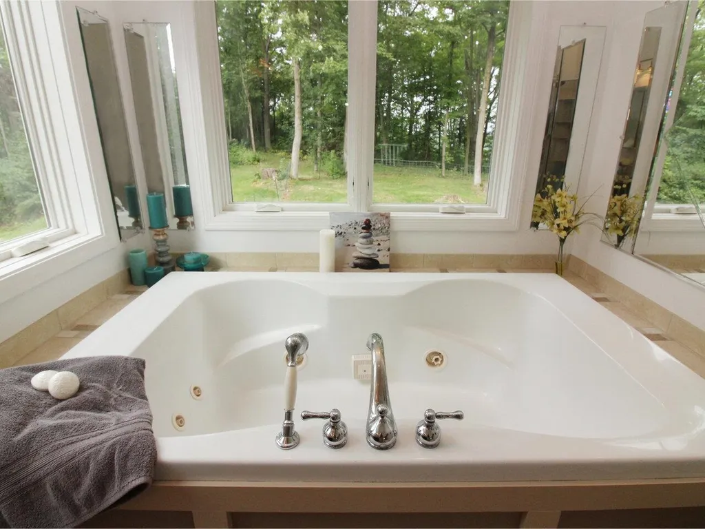 125 Bittersweet Hill Hinesburg VT 05461
