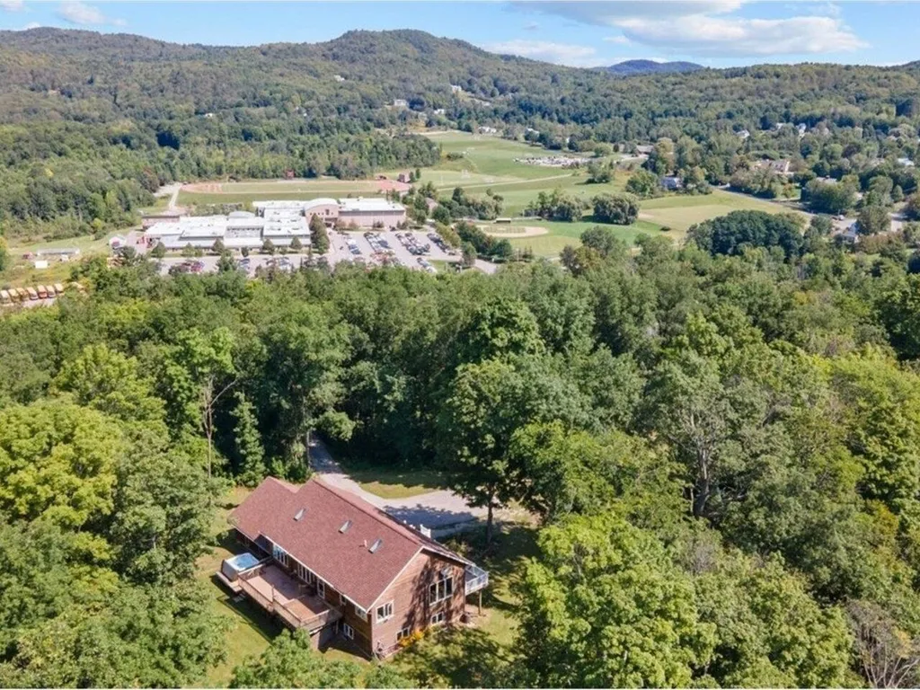 125 Bittersweet Hill Hinesburg VT 05461