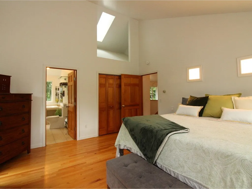 125 Bittersweet Hill Hinesburg VT 05461