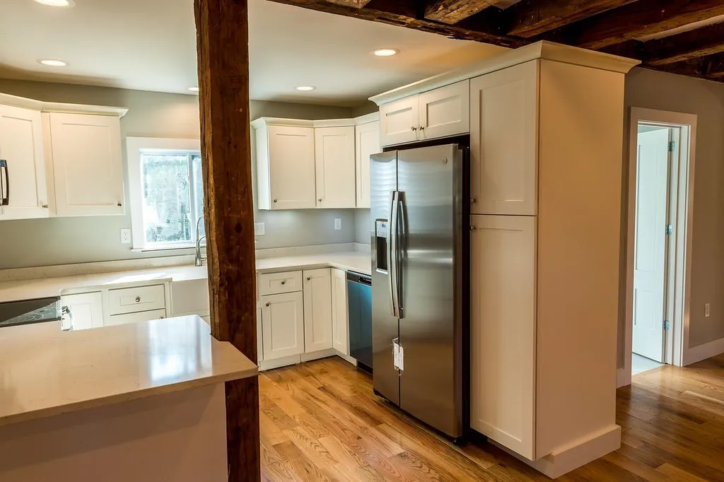8 Elm Street Newton NH 03858