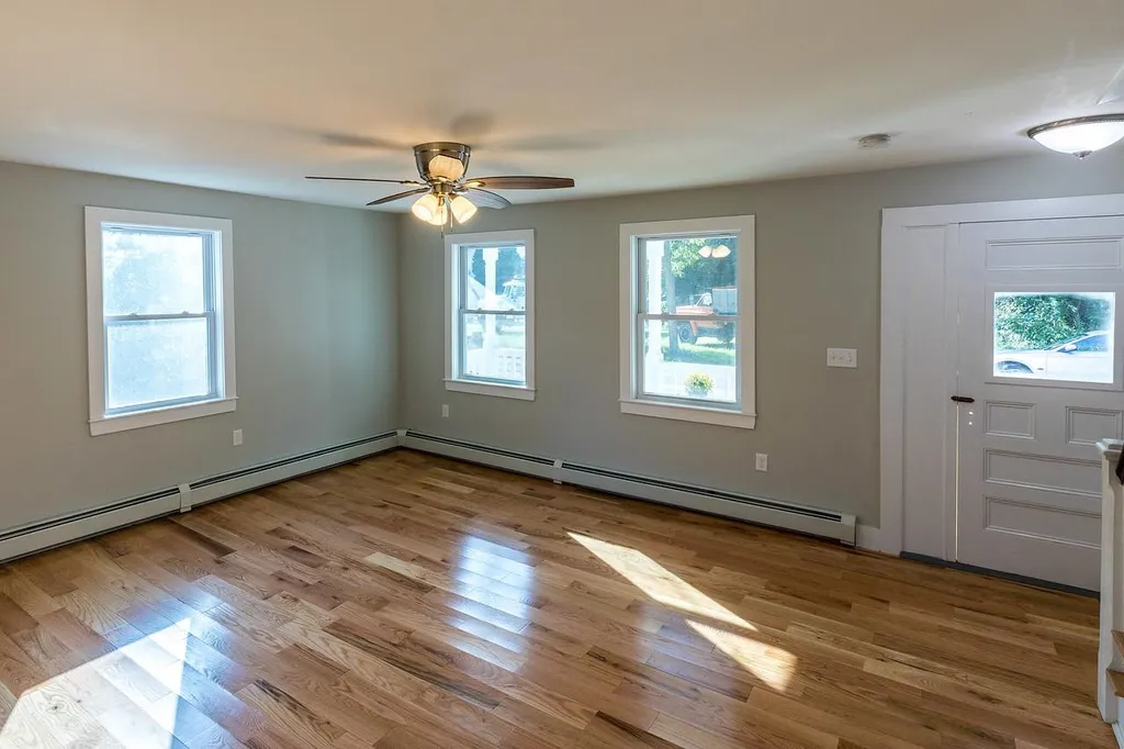 8 Elm Street Newton NH 03858