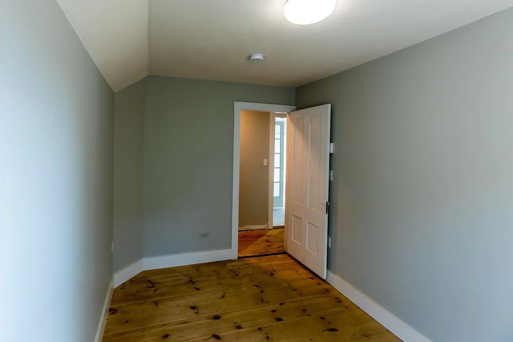 8 Elm Street Newton NH 03858