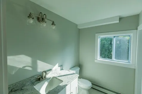 8 Elm Street Newton NH 03858