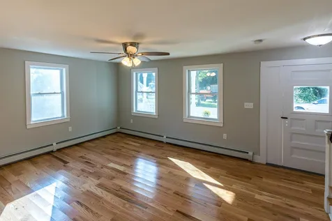 8 Elm Street Newton NH 03858