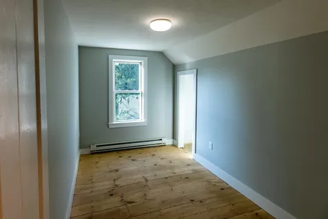 8 Elm Street Newton NH 03858
