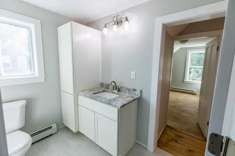 8 Elm Street Newton NH 03858