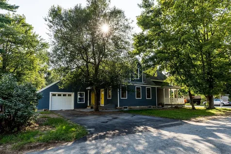 8 Elm Street Newton NH 03858