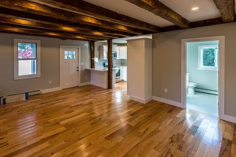 8 Elm Street Newton NH 03858