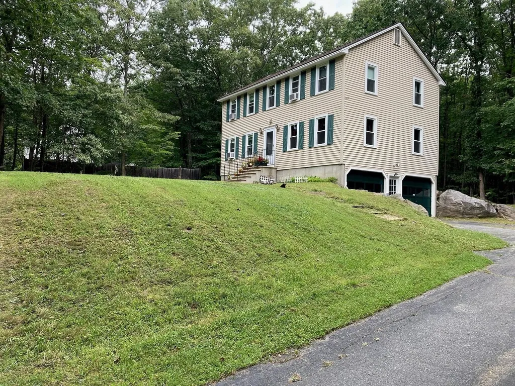 25 Wimbledon Drive Londonderry NH 03053