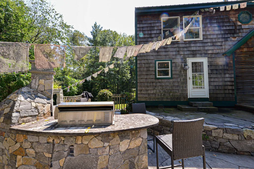 31 Farm Road Kingston NH 03848