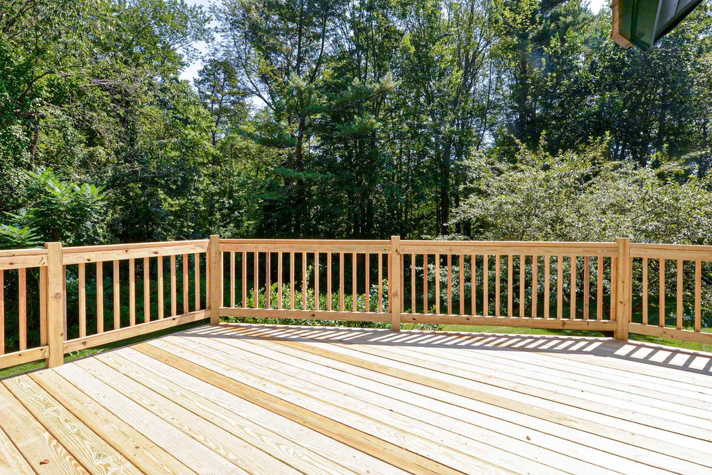 31 Farm Road Kingston NH 03848
