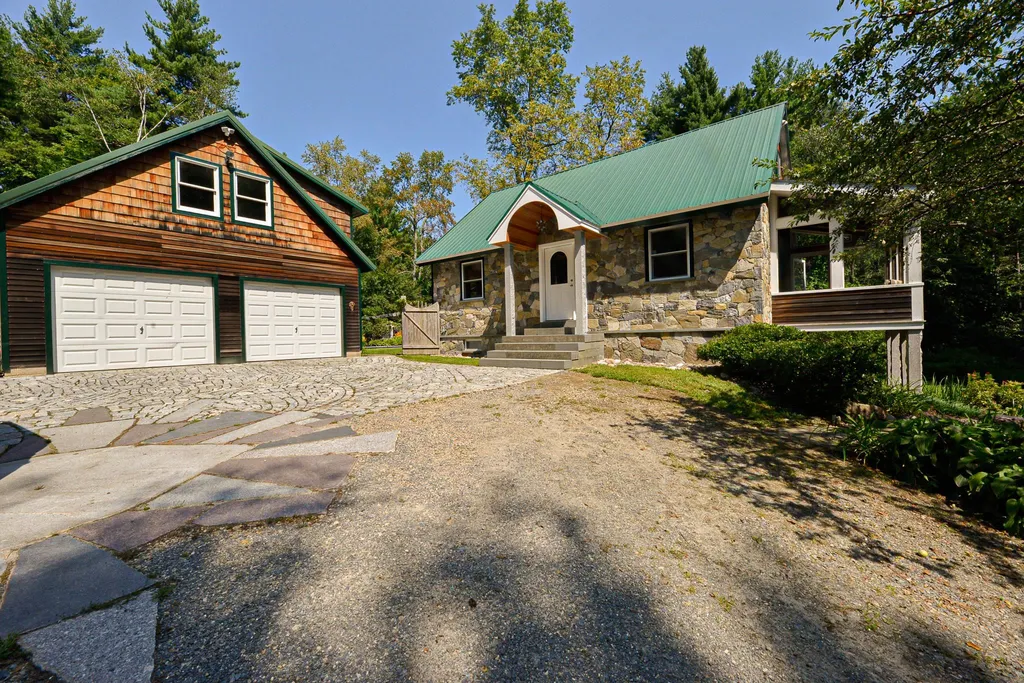 31 Farm Road Kingston NH 03848