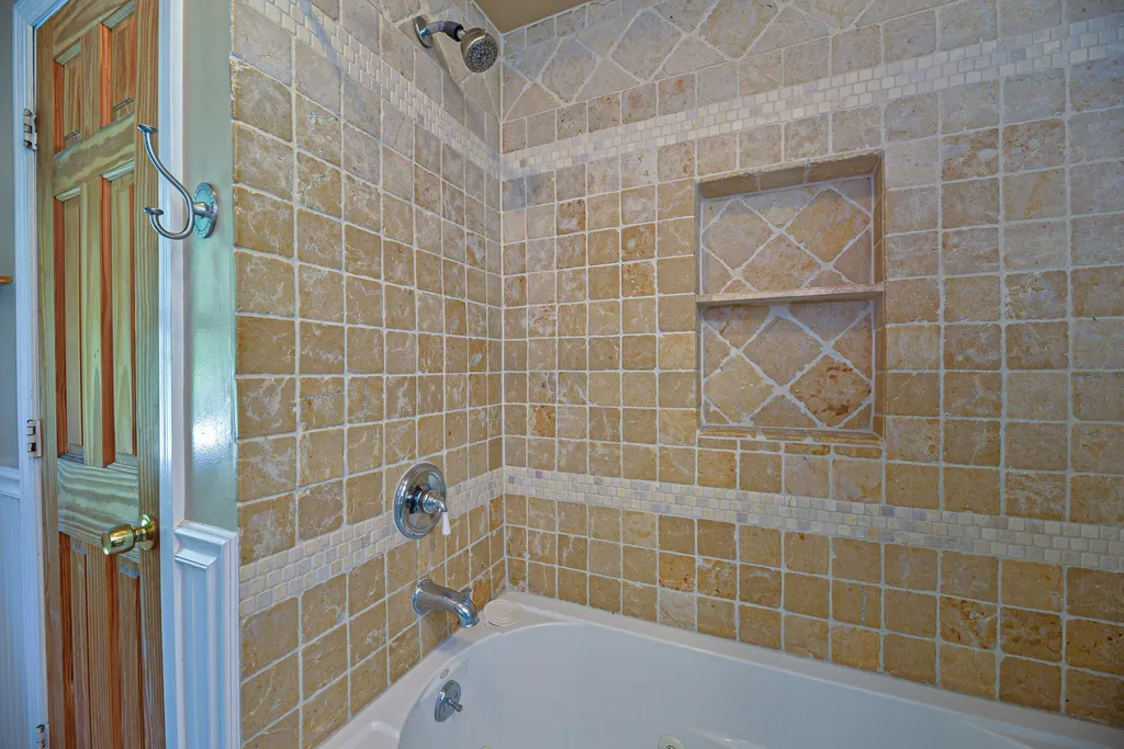 31 Farm Road Kingston NH 03848