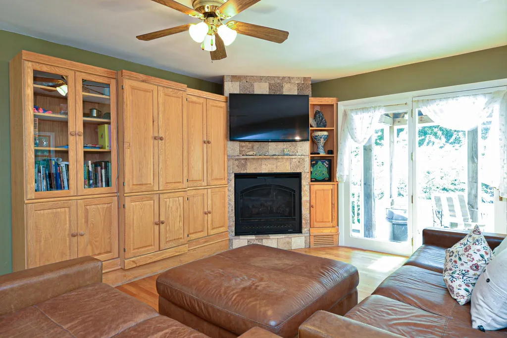 31 Farm Road Kingston NH 03848