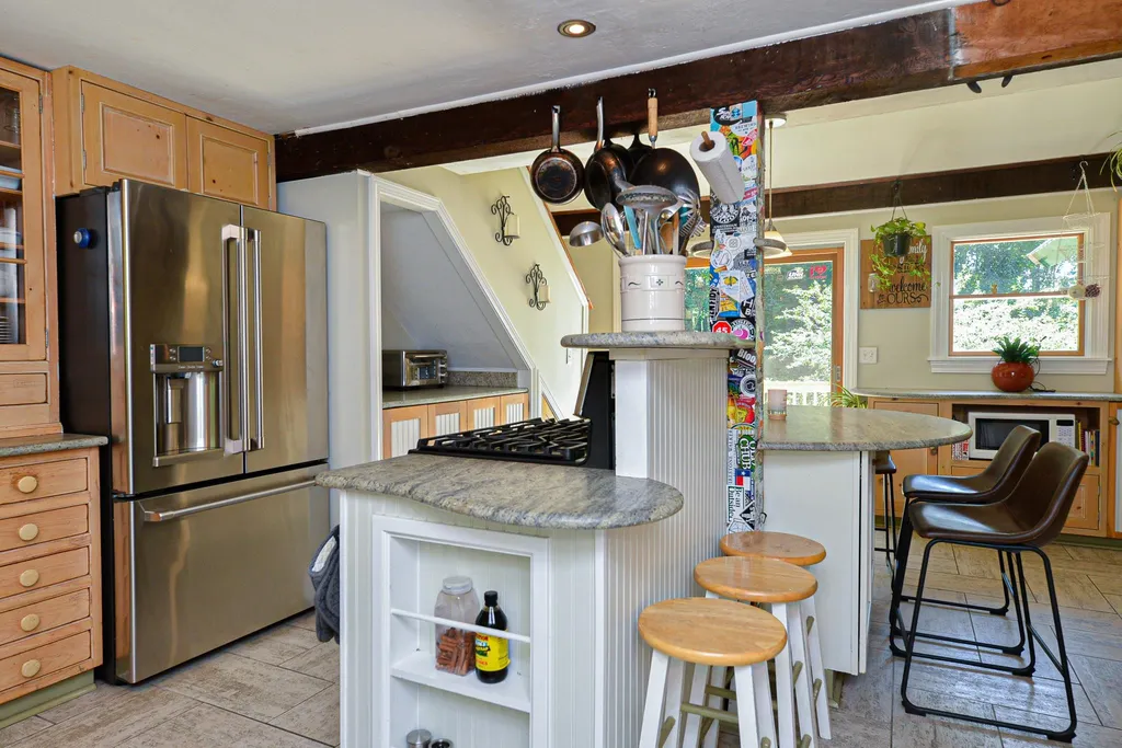 31 Farm Road Kingston NH 03848