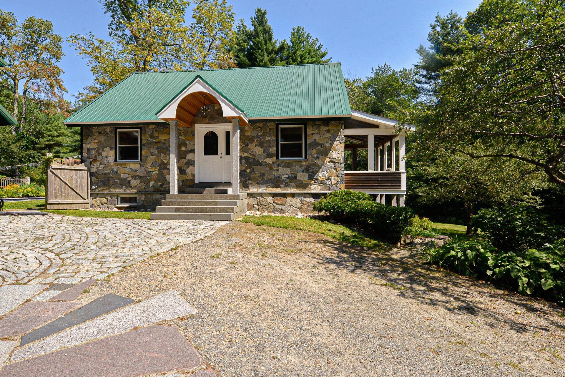 31 Farm Road Kingston NH 03848