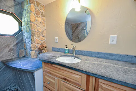 31 Farm Road Kingston NH 03848