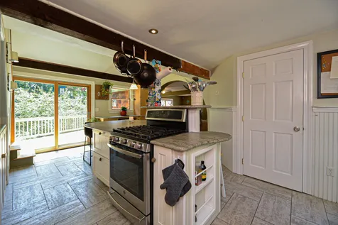 31 Farm Road Kingston NH 03848
