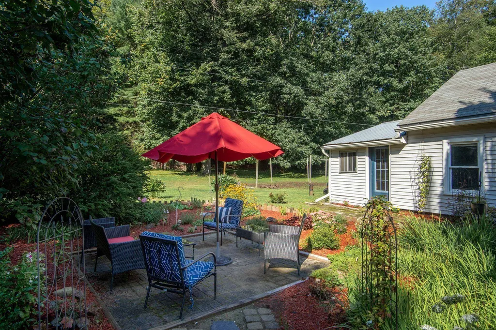 1605 West River Road Dummerston VT 05301
