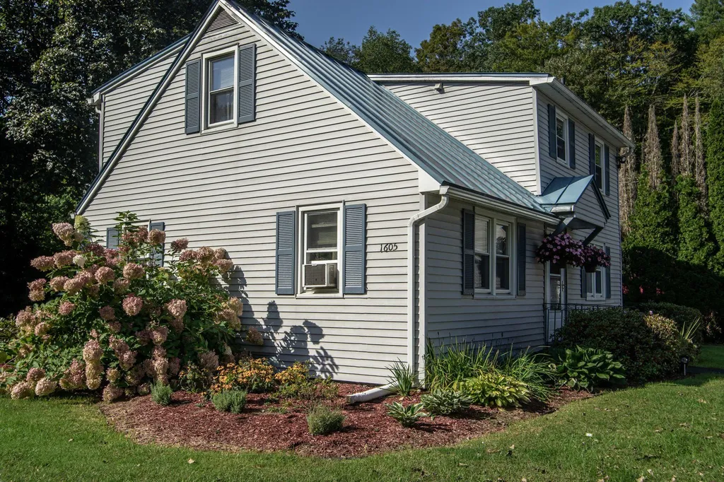 1605 West River Road Dummerston VT 05301