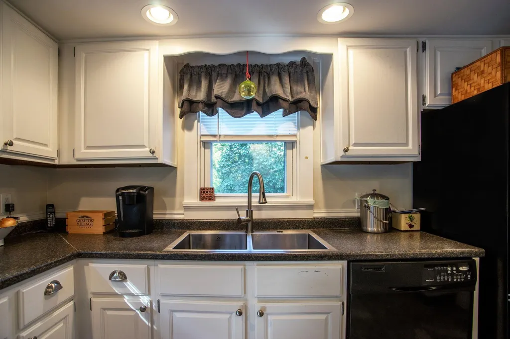 1605 West River Road Dummerston VT 05301