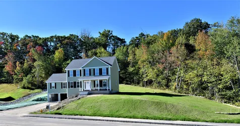 16 Marigold Way Hooksett NH 03106
