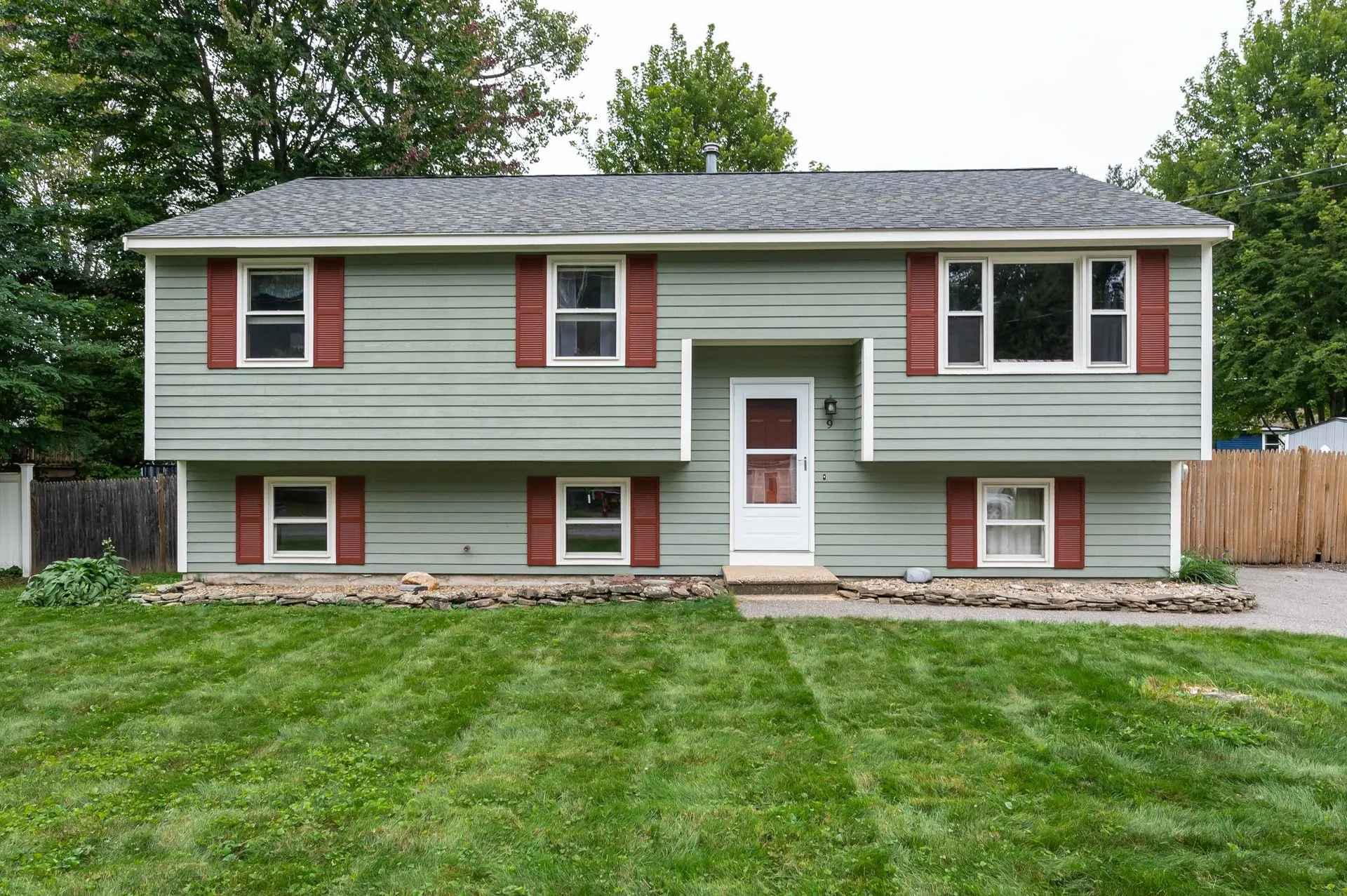 9 Syracuse Road Nashua NH 03064