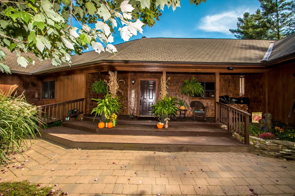 51 Pierce Road Whitefield NH 03598