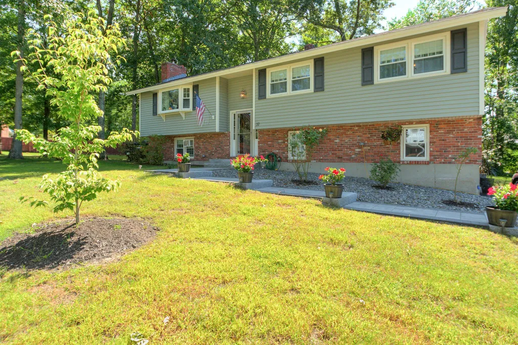 37 Marianna Road Salem NH 03079
