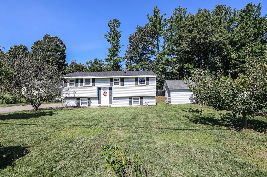 4 Briarcliff Drive Nashua NH 03062
