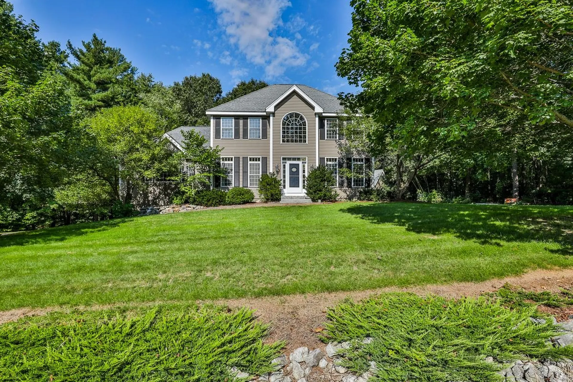 9 Maverick Drive Auburn NH 03032